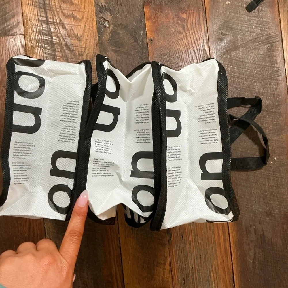 Lululemon Holiday Special Edition Black Reusable Tote Bag – Logo Everyday Carry - Picture 5 of 6